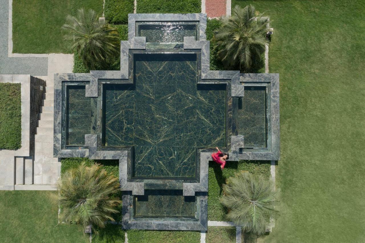 Trident Udaipur Otel Dış mekan fotoğraf The Cross Fountain