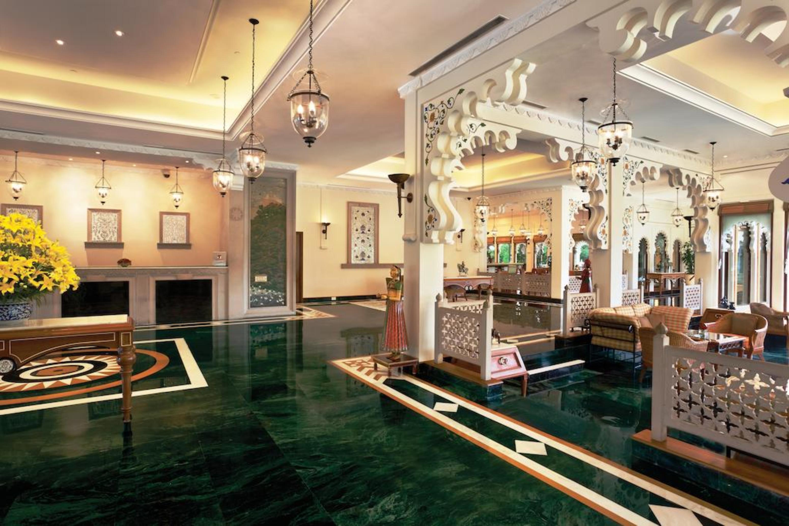 Trident Udaipur Otel Dış mekan fotoğraf The lobby of the Taj Bengal